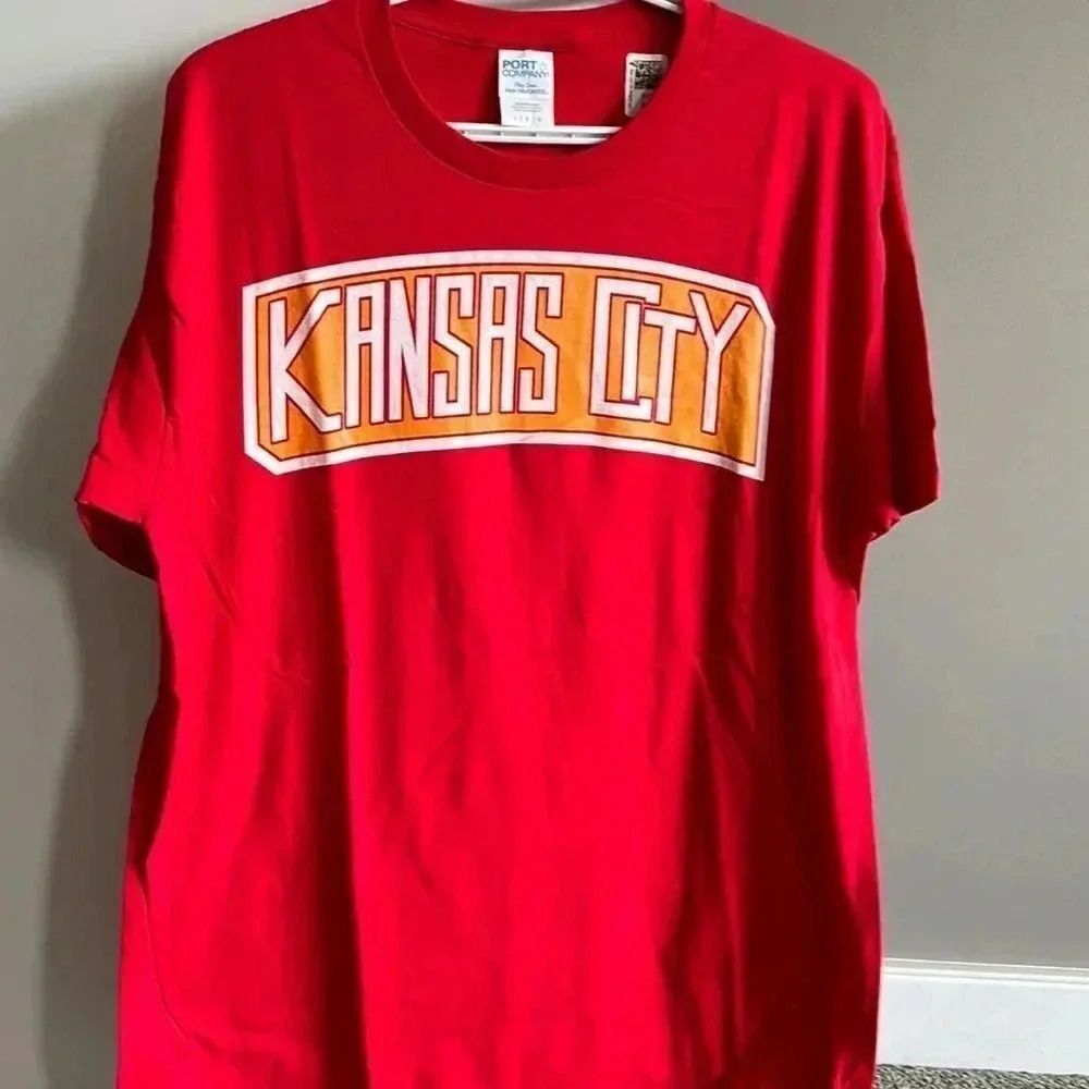 NWT  Tshirt